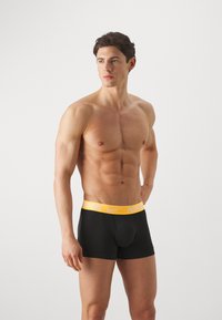 Nike Underwear ESSENTIAL TRUNK 3 PACK - Boxerbriefs - black/orange/cactus/blue