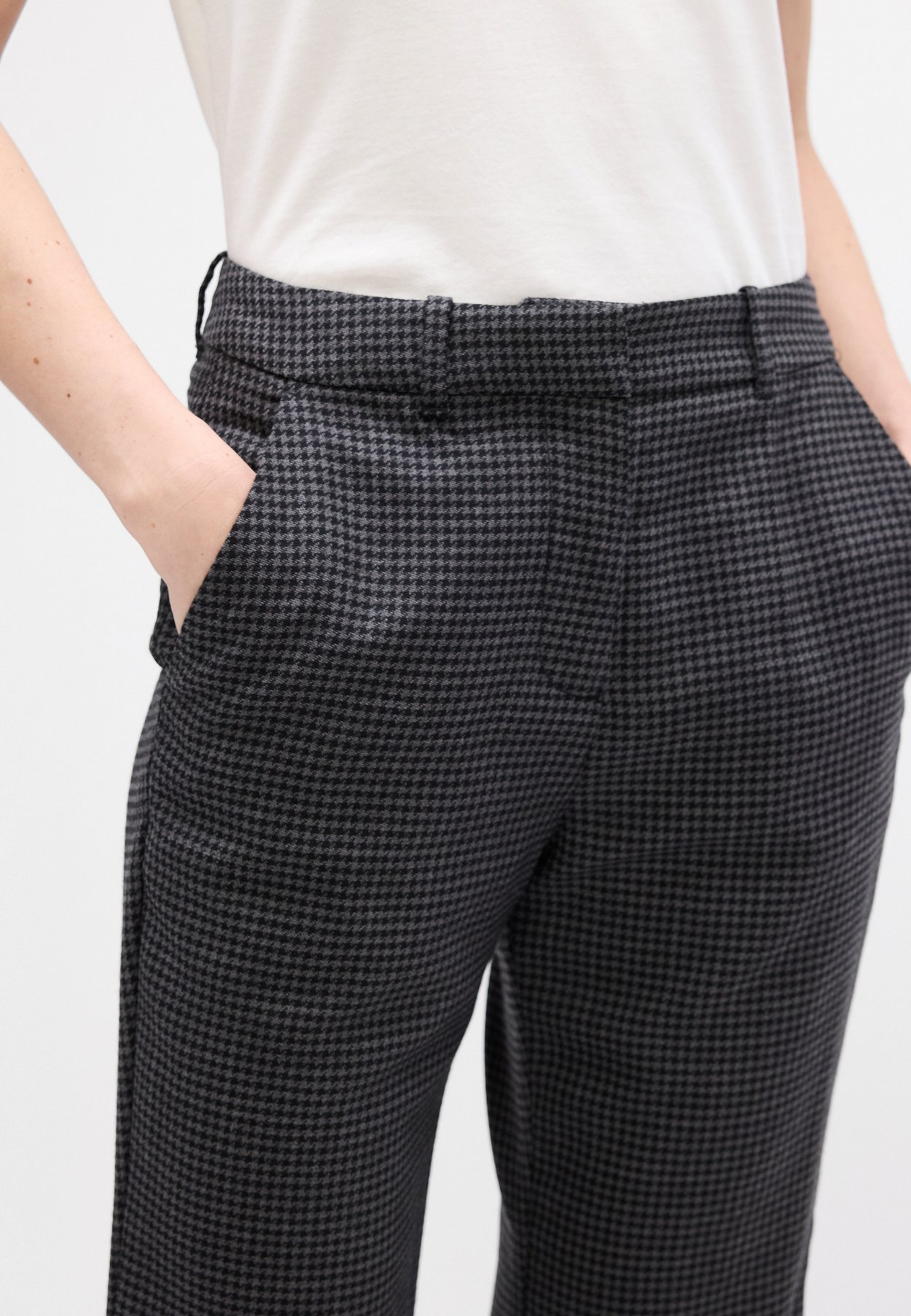CHECKED CROPPED FLARE SLACK