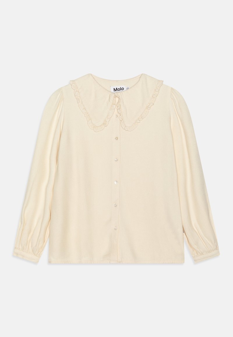Blouse à manches longues de couleur crème avec boutons sur le devant et grand col Peter Pan bordé d'un volant.