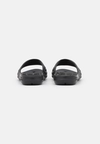 Under Armour LOCKER IV - Chanclas de baño - black