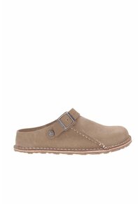 Zoccoli in suede marrone con punta arrotondata, fibbia regolabile, cuciture in rilievo lungo i lati e suola testurizzata per una migliore aderenza.
