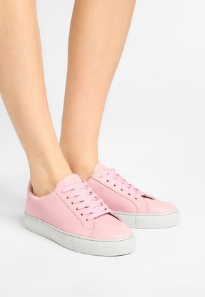 Sneakers laag - pink