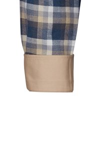 Manica di camicia a quadri blu e beige, caratterizzata da un motivo a scacchi blu, grigio e crema, con un polsino beige uniforme. Tessuto di cotone, texture liscia.