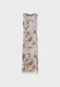 Robe longue sans manches avec des motifs abstraits beige, marron et lavande en aquarelle et un détail froncé sur le côté.
