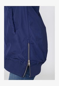 Niet geselecteerd, navy