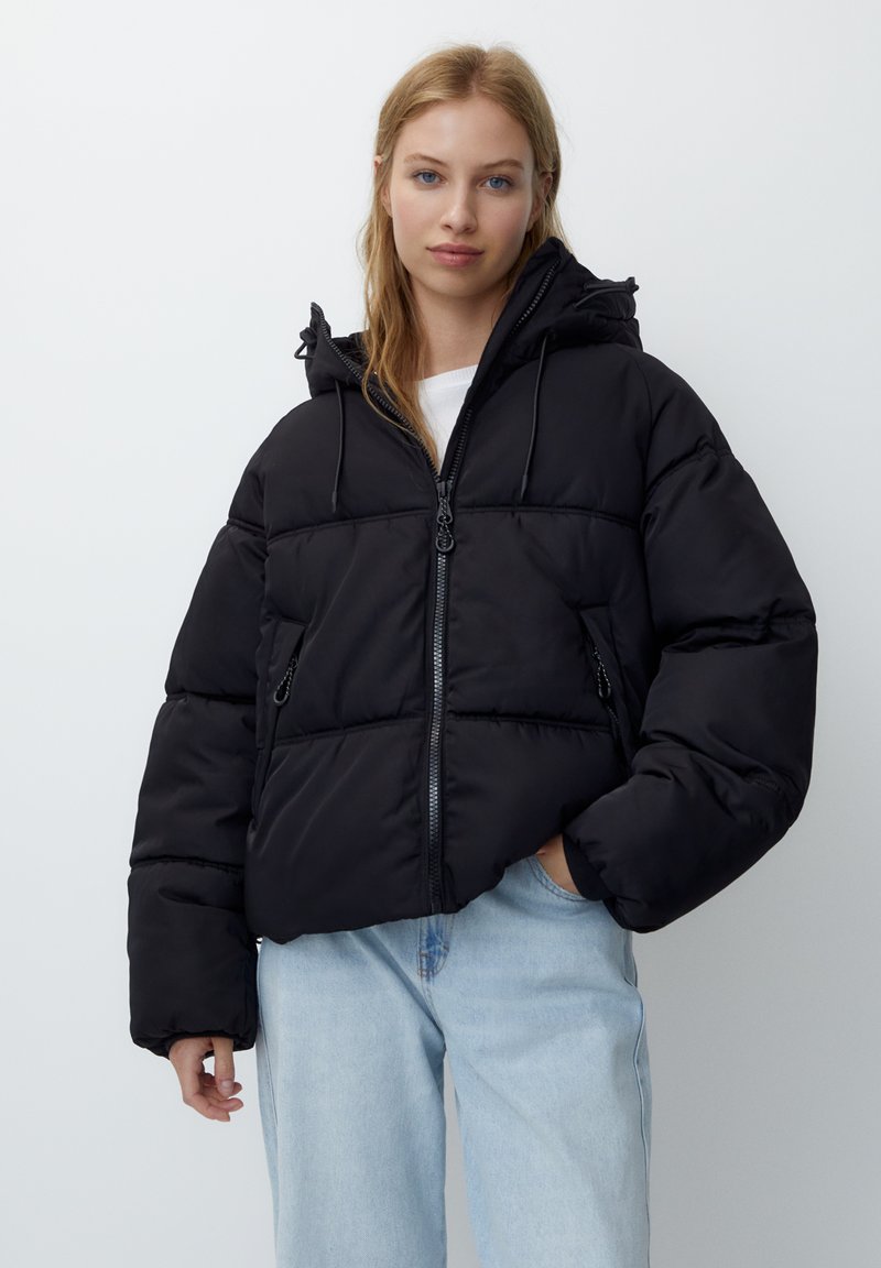 PULL&BEAR HOODED PUFFER WITH POCKETS Talvitakki black/musta