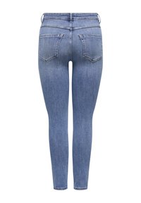 Mėlynos spalvos siauri džinsai iš džinsinio audinio su aukštu liemeniu, su kišenėmis nugaroje ir diržo kilpelėmis, rodomi iš galo prieš baltą foną.