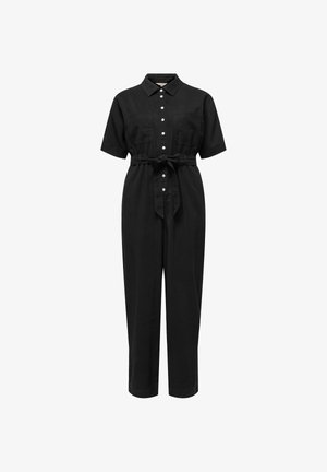 Zwarte korte mouw jumpsuit met knoopsluiting aan de voorkant, twee borstzakken, kraag en een stoffen ceintuur gestrikt in de taille, rechte pijpen.