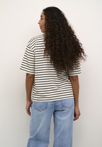 Kaffe WINNY 1/2 SLEEVE - Marškinėliai su spaudiniu - antique white black stripe