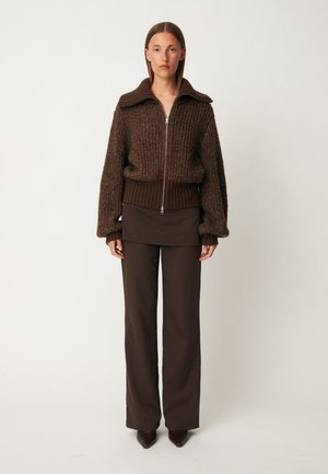 Modström, DYVEKEMD CARDIGAN - Жилетка - seal brown