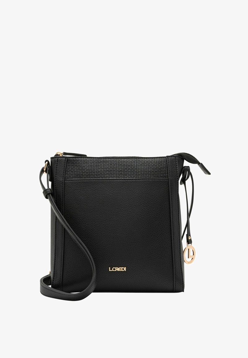 Schwarze Leder-Umhängetasche mit strukturiertem Vorderteil, goldenen Hardware-Details und verstellbarem Tragegurt. Mit einem Markenlogo an der unteren Vorderseite.