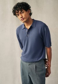 Next REGULAR FIT niebieski