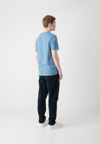 BOSS TALES - Tricou basic - open blue
