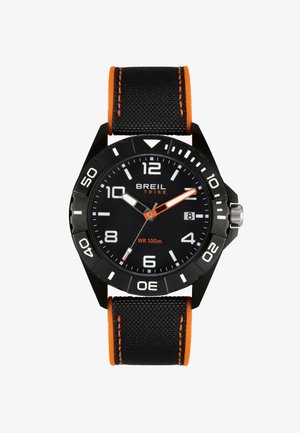 Sort Breil Tribe-ur med orange og hvide visere, sort tekstureret rem med orange kanter og datovisning kl. 3.
