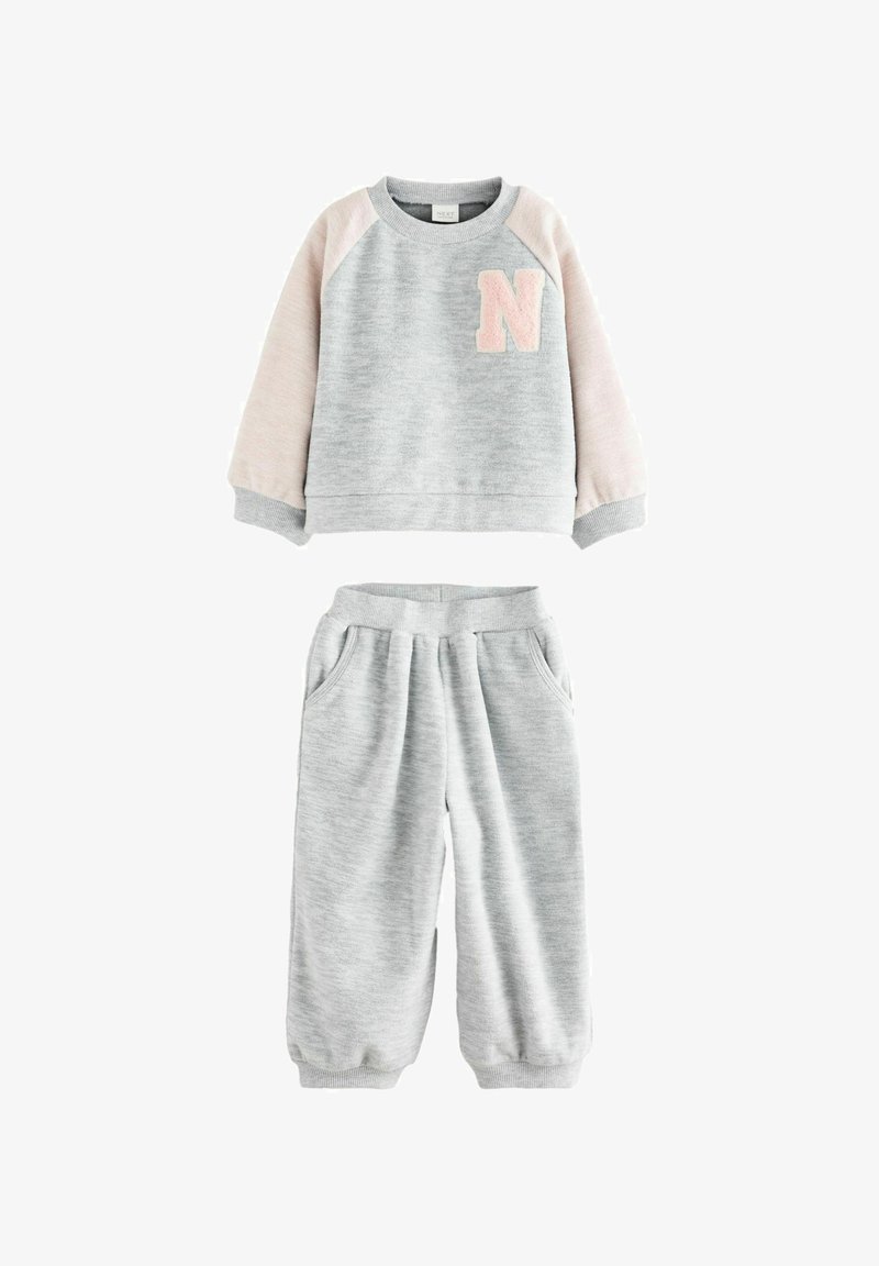 Next REGULAR FIT - AND JOGGERS SET - Träningsset - grey