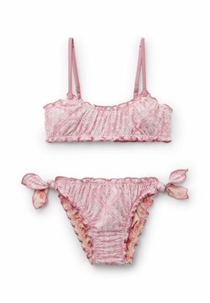Pink todelt bikini med hvide blomsterprint, flæsekant, justerbare skulderstropper og sidesnører på underdelen.