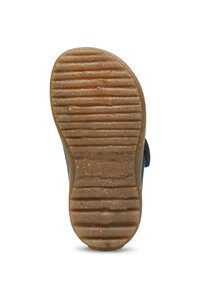 Podeszwa buta wykonana z teksturowanego brązowego gumowego materiału, z poziomymi rowkami i zaokrąglonym kształtem, zaprojektowana z myślą o przyczepności i trwałości.