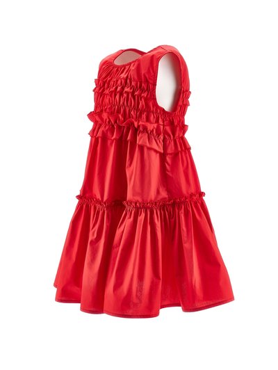 Robe rouge sans manches pour fille avec des volants froncés sur le corsage et la jupe, ourlet évasé et encolure ronde.