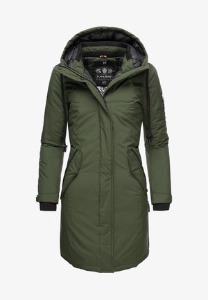 Lungo cappotto invernale verde oliva con cappuccio, zip anteriore, due tasche con cerniera e polsini regolabili.
