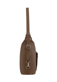 Borsa in pelle marrone con finitura testurizzata, tracolla regolabile, tasca laterale e hardware color argento. Profilo piatto e forma strutturata.