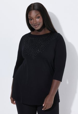 Maglia nera a maniche lunghe con scollatura tonda, caratterizzata da un gradiente di piccoli embellishments argentati disposti a forma di V sulla parte frontale.