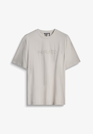 Camiseta de manga corta beige con cuello redondo y logo en relieve "MORATO" centrado en el pecho.