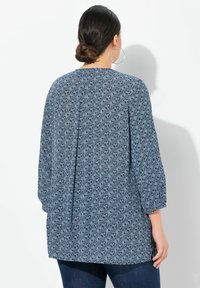 Ulla Popken ALLOVER PRINT SMOCKED  - Camicetta - marine