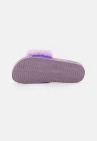 flip*flop POOL MOUSE METALLIC - Slippers - light lavender