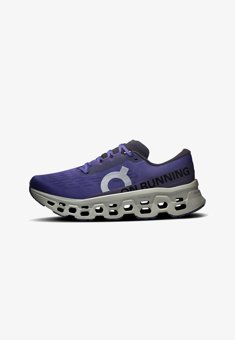 Chaussure de course violette avec une semelle épaisse blanche à motif alvéolé et le texte "ON RUNNING" sur le côté, vue de l'extérieur.