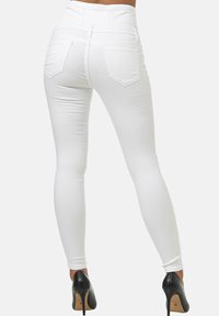 Elara HIGHWAIST  - Vaqueros pitillo - weiß