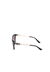 Gafas de sol de carey con acentos de metal dorado y puntas de patilla con patrón. Textura suave, forma cuadrada y lentes oscuros.