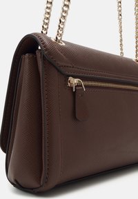 Guess NOELLE CONVERTIBLE - Rankinė per petį - brown