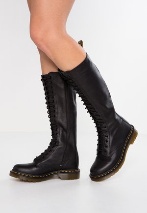 Dr. Martens Šněrovací vysoké boty - black