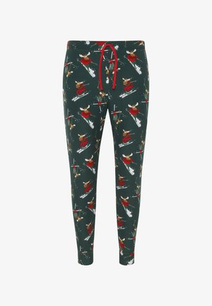Pantaloni da pigiama verdi con un motivo sportivo invernale che presenta alci che sciano. Cordon cinese rosso e vita a costine; tessuto morbido.
