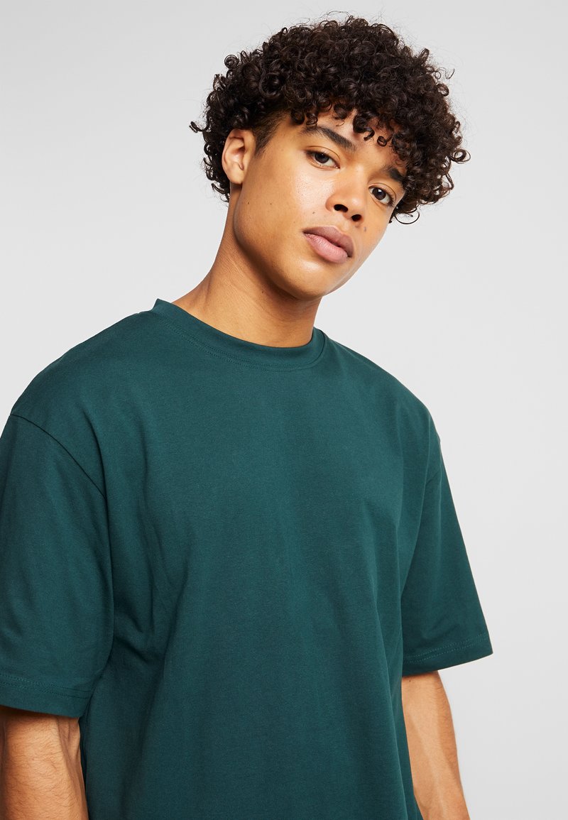 Herren T-Shirts basic | Urban Classics TALL TEE T-Shirt basic bottlegreen/dunkelgrün - FW89815 Herren T-Shirts basic | Urban Classics TALL TEE T-Shirt basic bottlegreen/dunkelgrün - FW89815