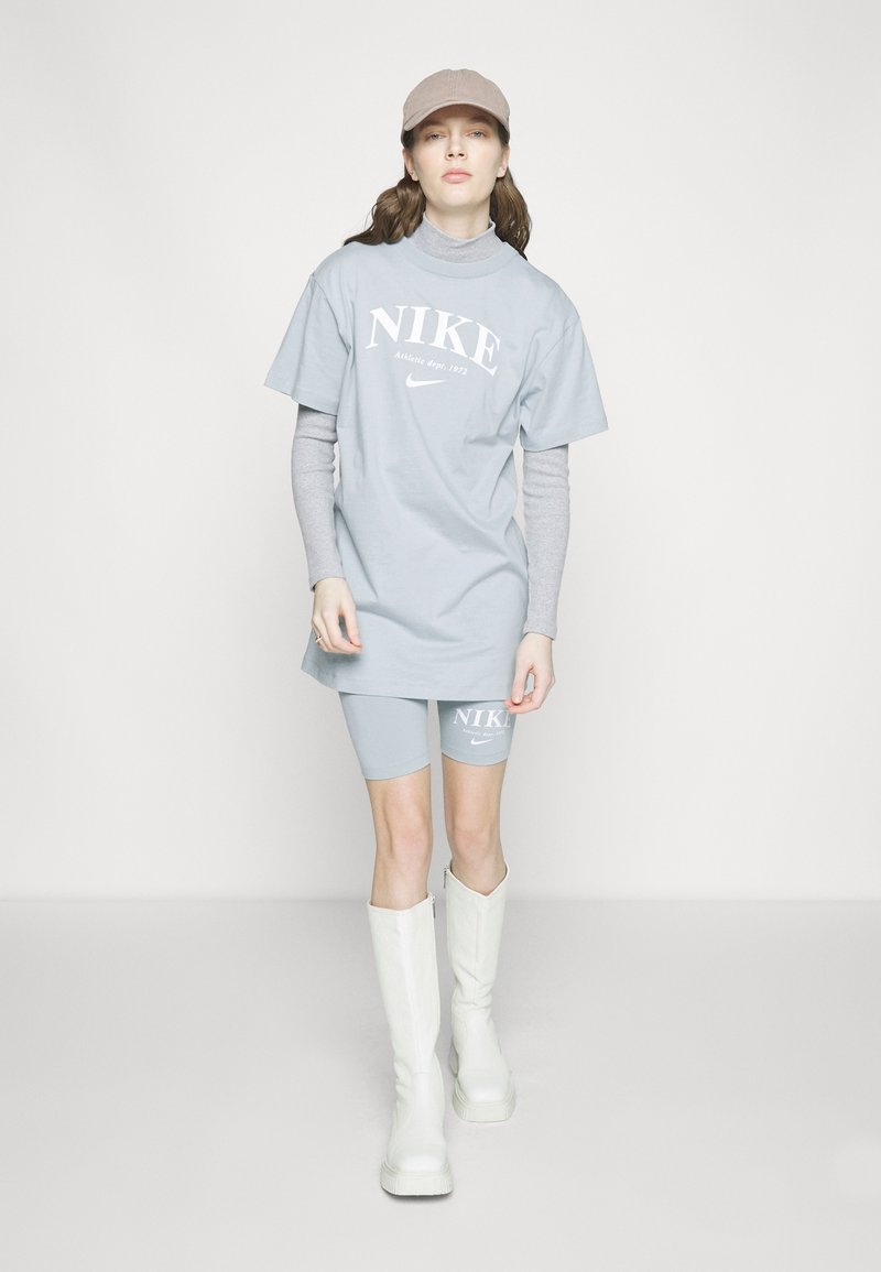 Damen Freizeitkleider | Nike Sportswear DRESS Jerseykleid ocean cube/white/hellblau - KJ09355 Damen Freizeitkleider | Nike Sportswear DRESS Jerseykleid ocean cube/white/hellblau - KJ09355