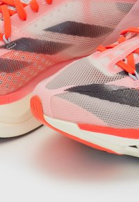 adidas Performance ADIZERO ADIOS PRO 3 - Hardloopschoenen voor op de weg - pink spark/aurora met/sandy pink