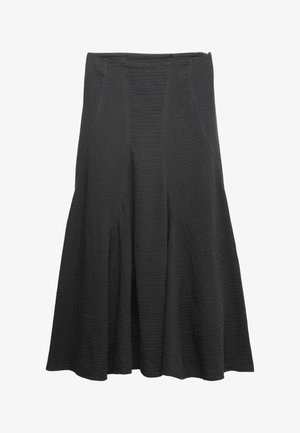 Czarna, teksturowana midi spódnica z rozkloszowanym dołem i panelowym wzorem.