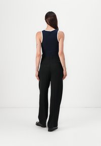 Tommy Hilfiger RELAXED STRAIGHT - Trousers - black
