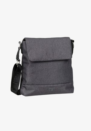 Borsa a tracolla grigia in tessuto, con pattina pieghevole, tracolla regolabile e logo impresso sul fronte. Superficie testurizzata.