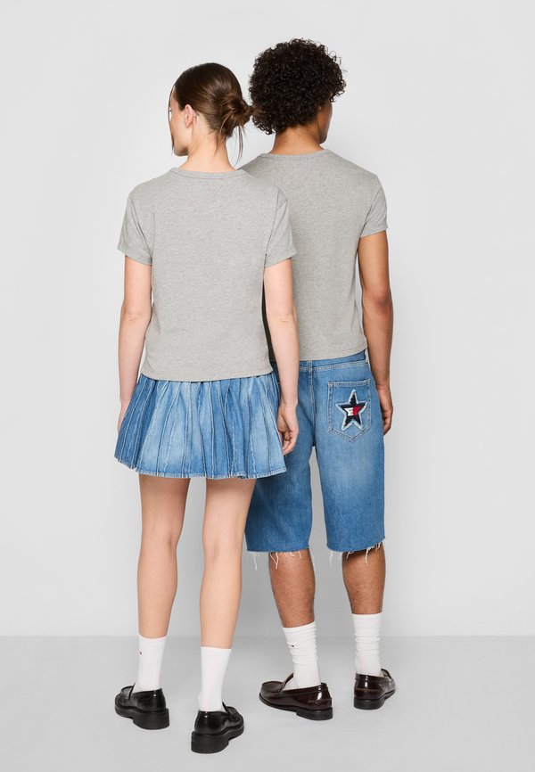 GIRL GRAPHIC UNISEX - Print T-shirt2