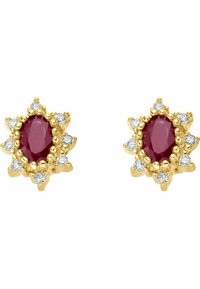 Goldohrhänger mit einem marquise-förmigen roten Edelstein, umgeben von kleinen klaren Steinen, in einem strukturierten Design mit mehreren Blütenblättern.
