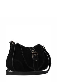 Zwarte suède handtas met een gebogen ontwerp, voorzien van een gestikt accent, een gouden gesp en een afneembare leren schouderband.