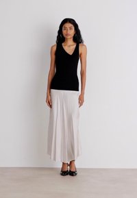 HUGO SHARPIN - Top - black