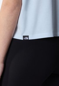 The North Face SIMPLE DOME - T-shirt con stampa - barely blue