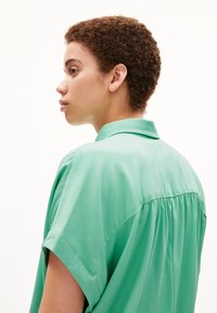 ARMEDANGELS ZONYAA  - Button-down blouse - bright lime