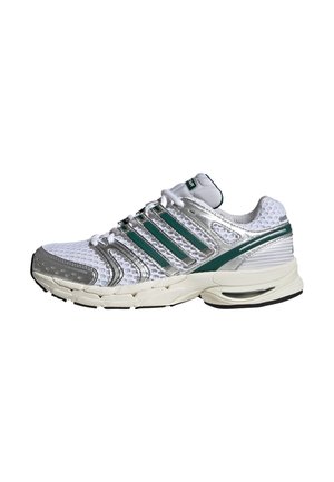 Chaussure de sport blanche avec des accents argentés, dotée d'une tige en mesh, de trois bandes vertes sur le côté et d'une semelle amortie.