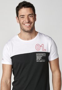 Koroshi SHORT SLEEVE  - Trükipildiga T-särk - blanco white