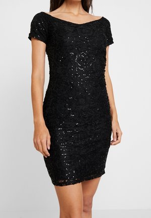 Robe noire ornée de sequins, à coupe ajustée, manches courtes et large encolure bateau, avec une texture florale et une longueur mini.