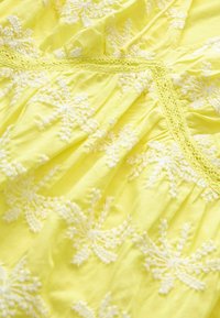 Next BRODERIE SLEEVELESS TIE REGULAR FIT - Bluse - yellow and white